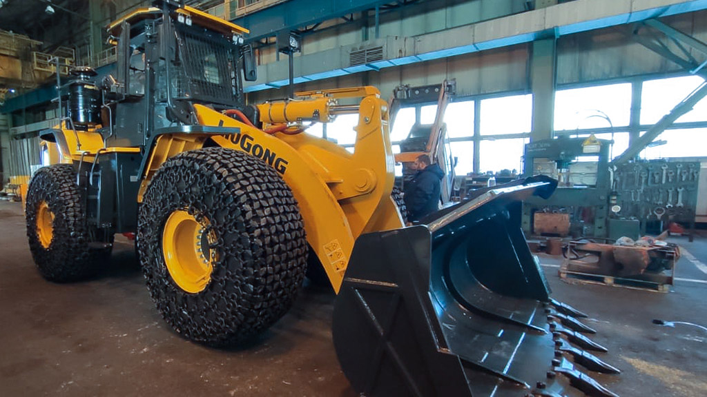 Грейдеры нового поколения и погрузчик для работы при 300℃