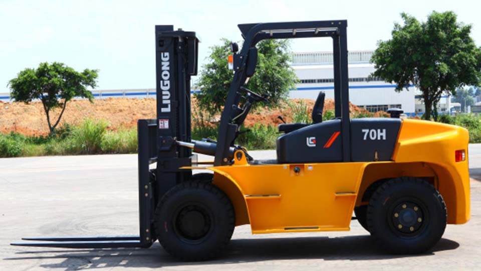 Погрузчик с пневматическими шинами LiuGong CLG2070H