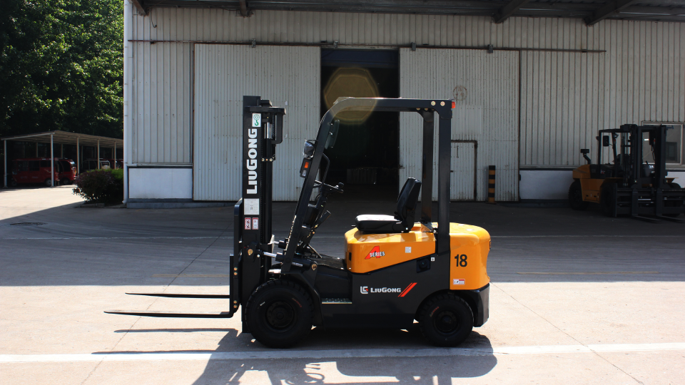 Погрузчик с пневматическими шинами LiuGong CPCD18