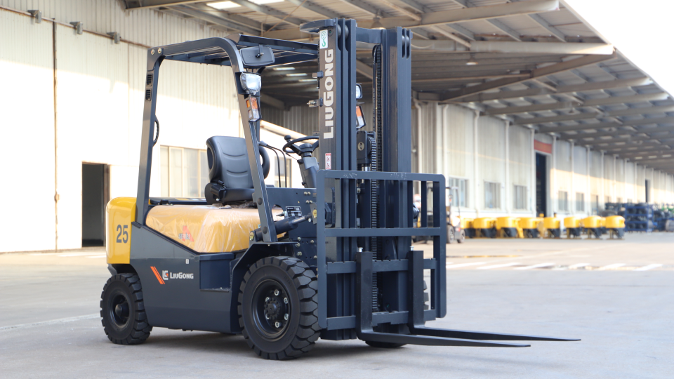 Вилочный погрузчик с пневматическими шинами LiuGong CPCD25