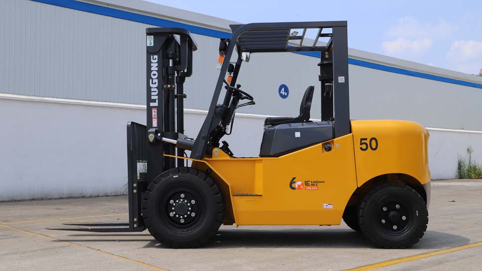 Вилочный погрузчик с пневматическими шинами LiuGong CPCD50