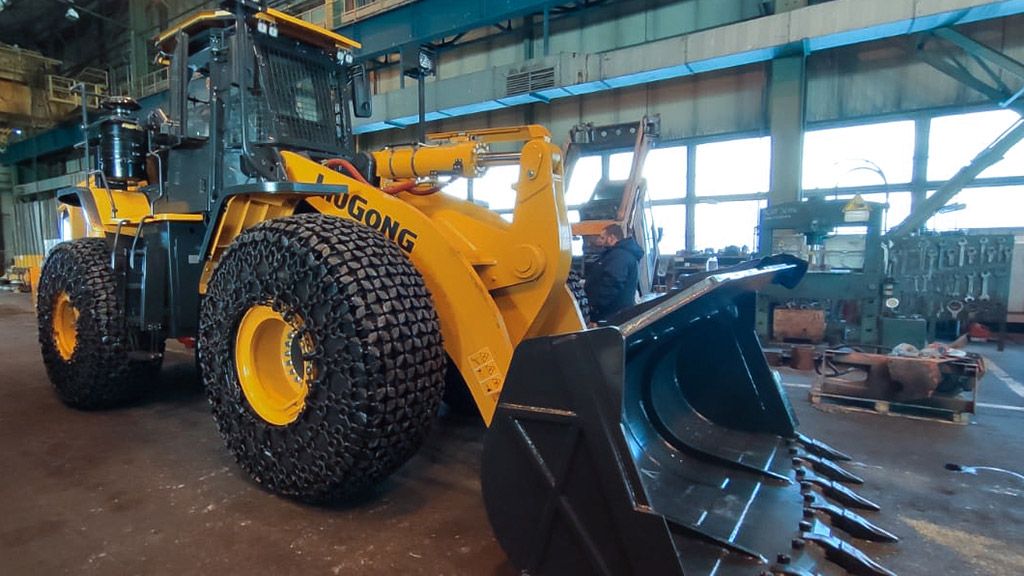 Грейдеры нового поколения и погрузчик для работы при 300℃