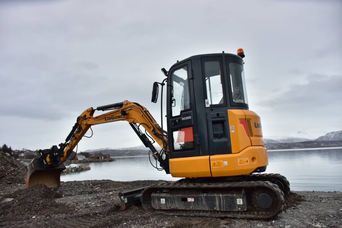 Китайская спецтехника экскаватор LiuGong 9035E в России